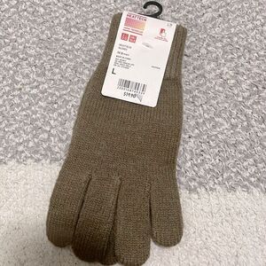 NWT- Uniqlo- Men’s M & L. Smartphone Gloves